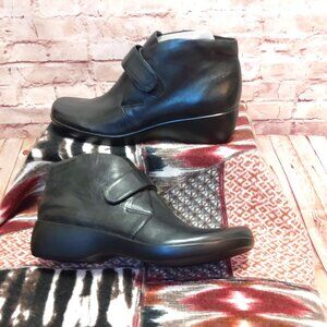 NWOB Easy Spirit Black Leather Ankle Boots Size 8.5 Narrow